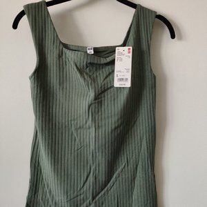 UNIQLO RIBBED SQUARE NECK SLEEVELESS BRA TOP S